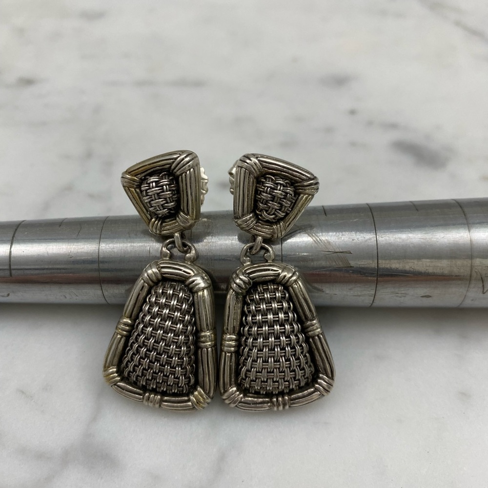 NEW PRICE**JOHN HARDY bamboo collection beautiful earrings, EUC 1 1/2” long!